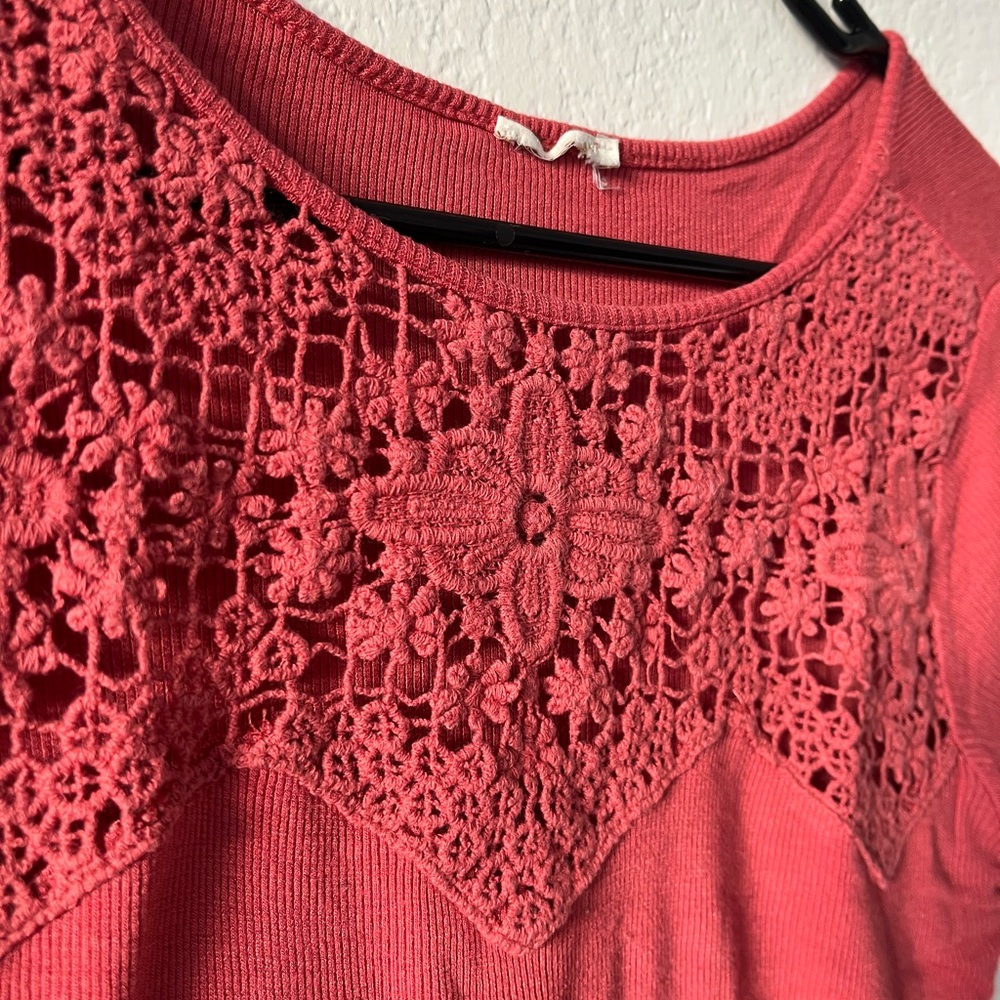 Cropped Semi-Mesh Floral Coral Tee Size XS - Picture 3 of 6